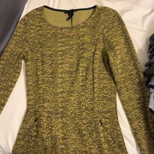 H&M yellow and black long-sleeve dress with pockets